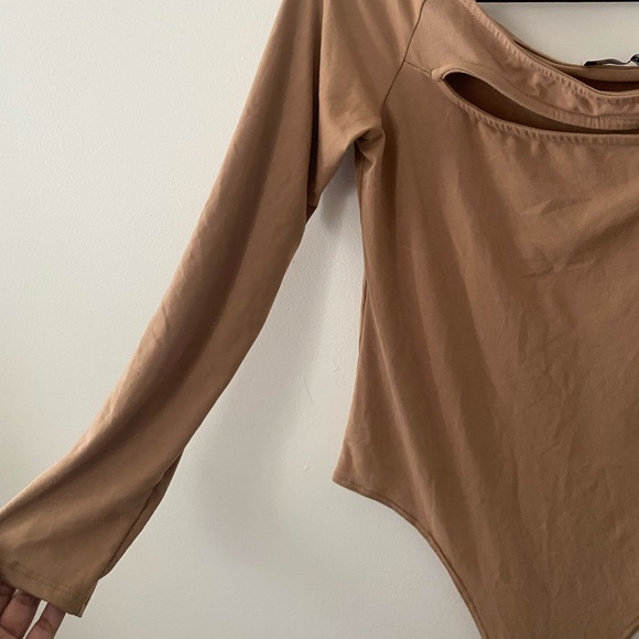 Fashion Nova Show some knowledge off shoulder bodysuit - mocha - Picture 10 of 12